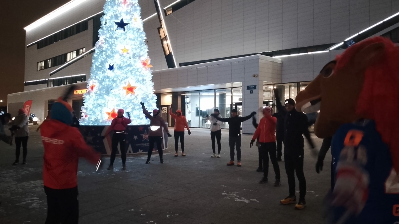 Главный тренер СКА Ларионов напутствовал участников марафона «Дорога жизни»